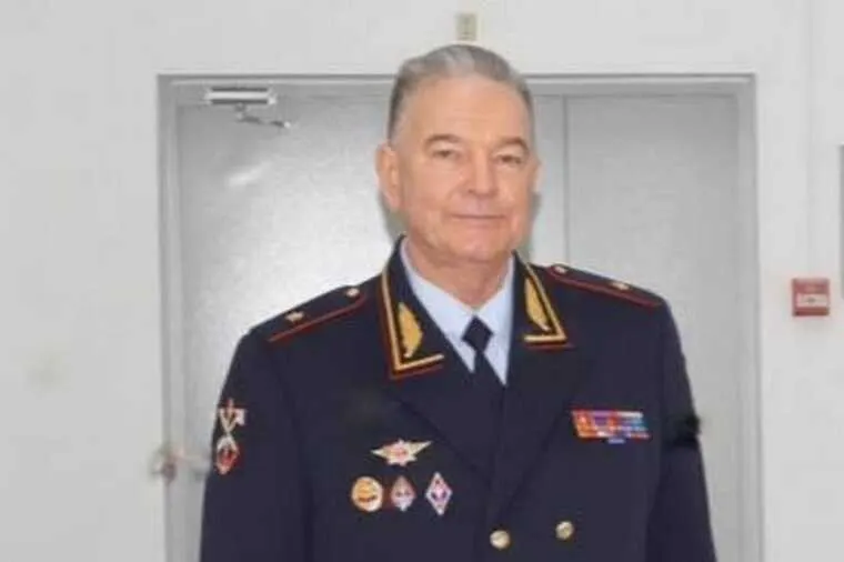 Геннадий Пешков арестован спустя неделю после назначения. Следствие обвиняет сотрудников в хищении топлива, что привело к дефициту бензина для полиции в регионе.