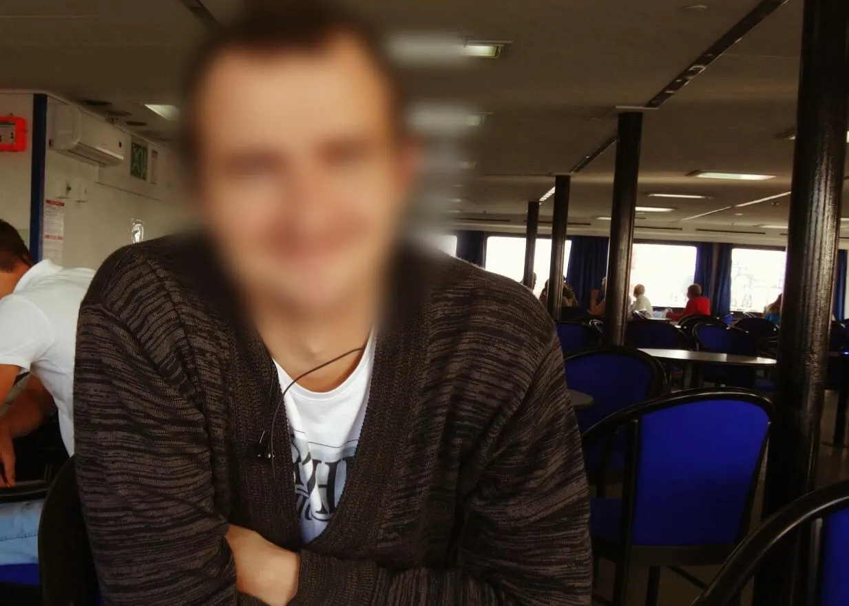 Суд вынес пожизненное заключение мужчине за преступления против несовершеннолетних; обвиняемого признали виновным по четырём статьям.