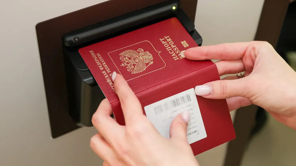 Разъяснения юристов и регламентов: что делать, если вам отказывают в загранпаспорте по статусу военнообязанного; какие шаги предпринять