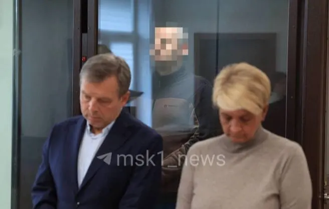 Суд Подмосковья вынес приговор учителю физкультуры к 12 годам колонии строгого режима. Обвиняемый настаивал на невиновности и говорил, что речь шла о неудачной шутке; после заседания подана апелляция.