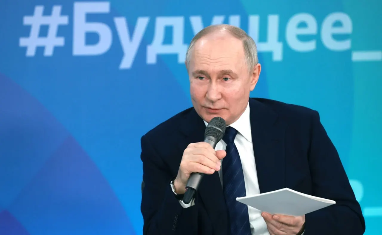 Путин призвал создавать условия, чтобы школьники не уходили из 10 класса, и отметил высокий спрос на квалифицированные кадры в Москве.