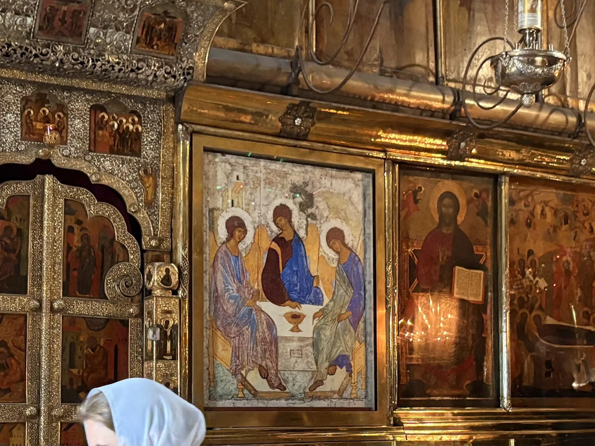 Священники утверждают, что икона должна находиться на своем историческом месте и объясняют обстоятельства её изъятия.