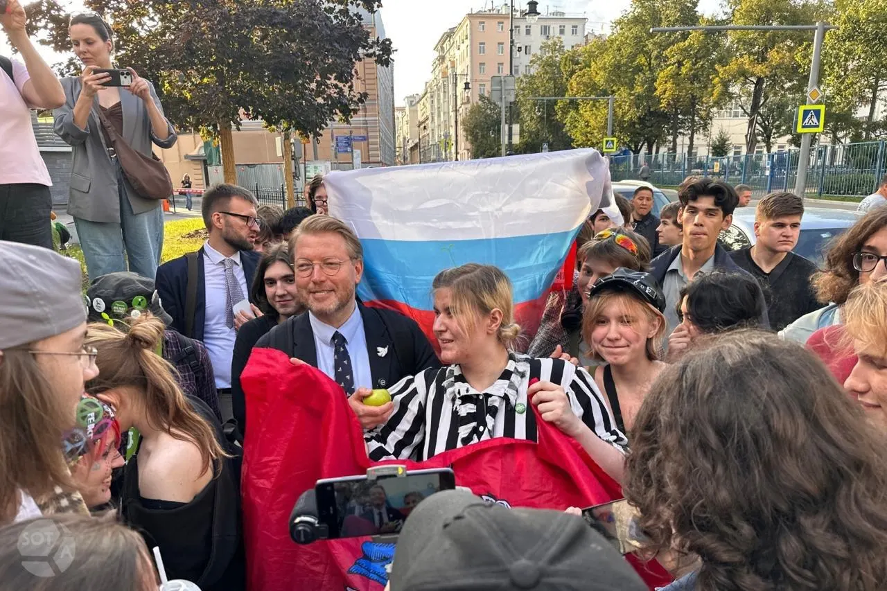 Партия «Яблоко» представила план действий на выборы 20 сентября — рекомендации по голосованию за списки и по одномандатным округам, а также анализ позиций конкурентов.