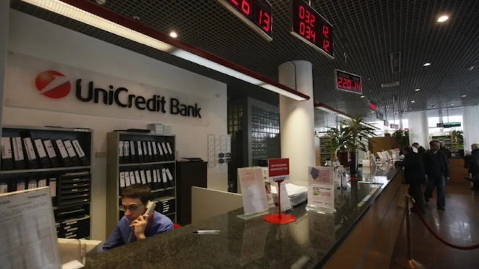 Итальянский банк UniCredit продолжает сокращать присутствие в РФ: клиентам предлагают закрыть действующие счета и перевести средства в другие банки на фоне изменений в регуляторной среде и изменения в бизнес-модели.