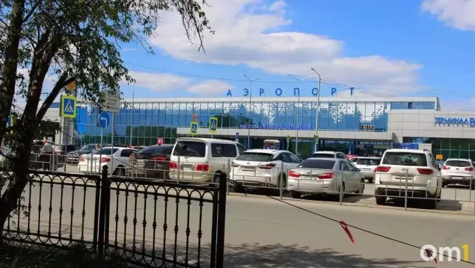 Утро в омском аэропорту прошло с изменениями: отменён рейс в Санкт-Петербург, задержки на вылеты Омск — Сочи и другие направления, часть рейсов в Москву уже отправилась.