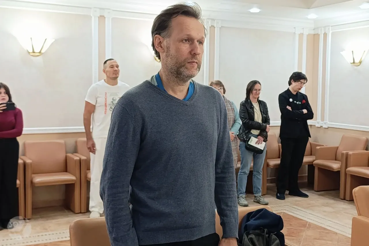 В Подмосковье отменили регистрацию кандидата Юрия Васькина от партии «Яблоко» из‑за обнаруженных QR‑кодированных ссылок в агитационной брошюре, ведущих на сайт партии.
