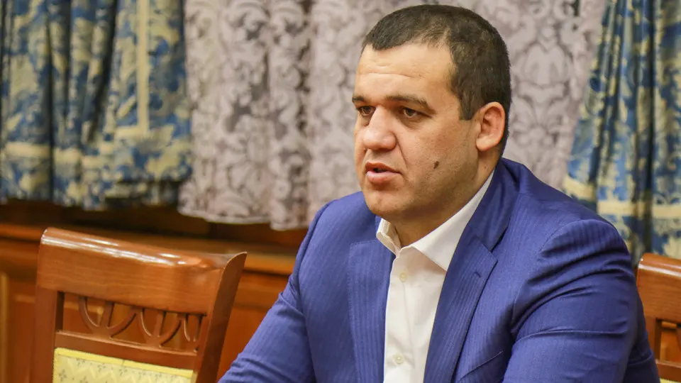 Бизнесмен, близкий к охране президента, начал формировать доли в Урбан и Ойлгрупп, а сеть заправок Tamic Energy работает в Урале, Москве и Калужской области.