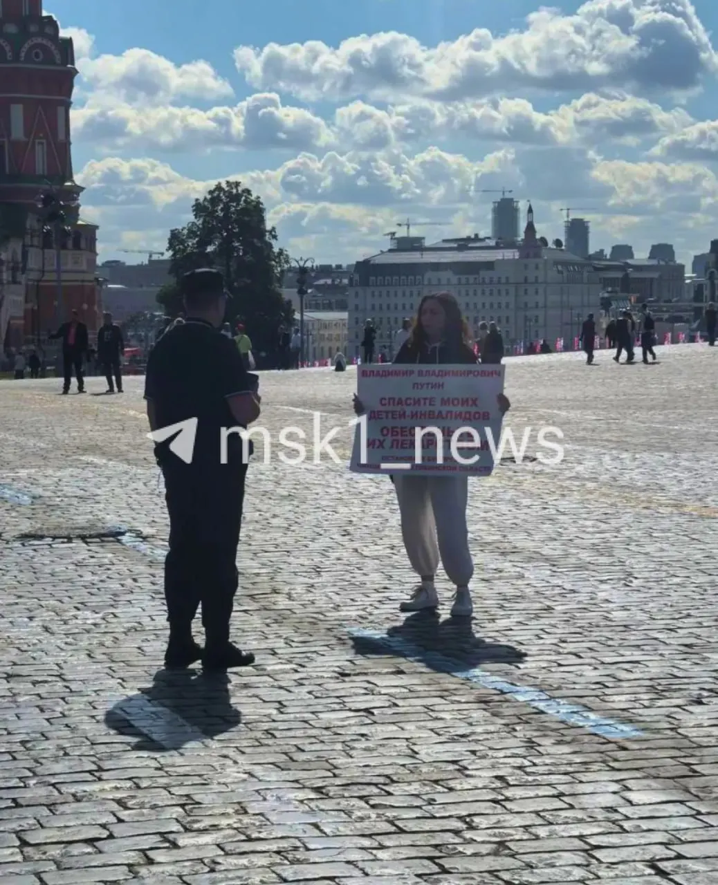 Анастасия из Челябинска рассказала о проблеме доступа к необходимым препаратам для двух 11-летних дочерей с диагнозом СМА.