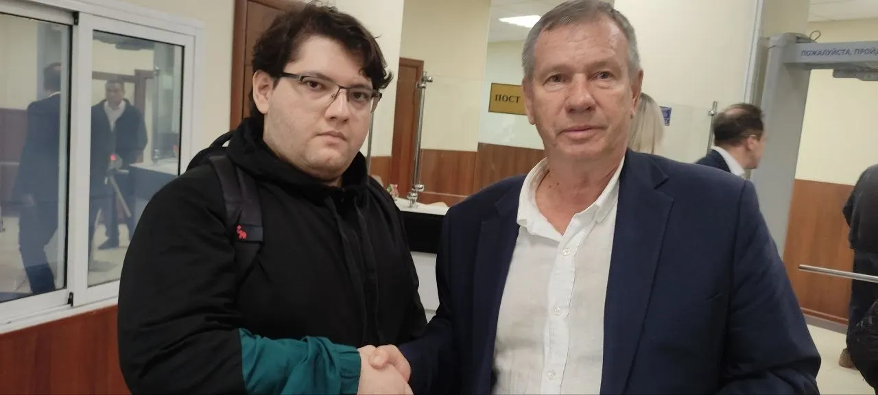 Наблюдатели заявляют о недопуске на участки по причине якобы неисправной флешки; около 70 наблюдателей подают совместную жалобу в ТИК.