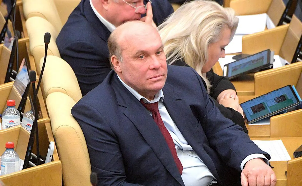 Депутат Андрей Колесник назвал сообщения о возможности мобилизации слухами и сообщил, что такими публикациями занимаются иностранные спецслужбы, чтобы запугать россиян.