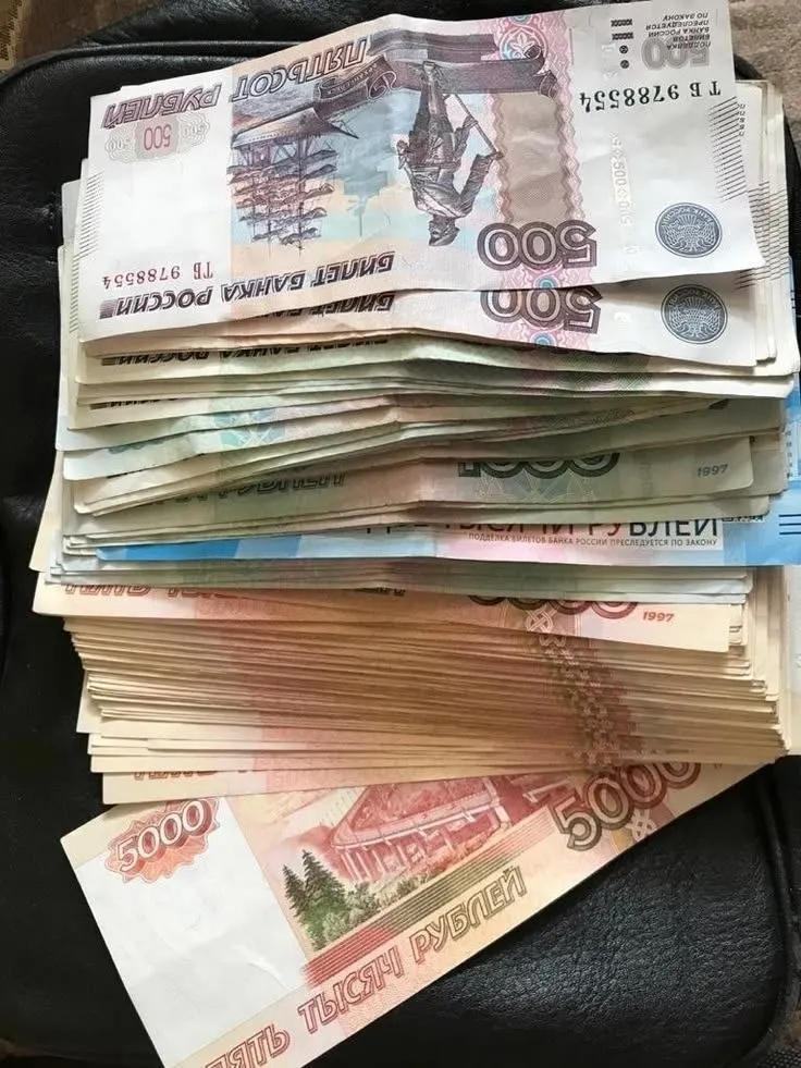 Депутаты предлагают сделать годовую премию, которую часто называют 13-й зарплатой, обязательной для всех работающих. Инициатива поступила от парламентария.