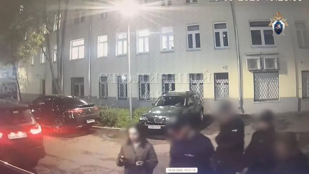 Жительница Москвы заплатила 30 тысяч рублей за якобы задержание друга мужа, чтобы прекратить их совместные выпивки. Потерпевшего заманили в квартиру, там его избили и угрожали подбросить наркотики.