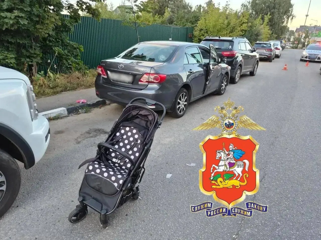 Пьяный водитель наехал на отца и его двухлетнюю дочь в Королеве; пострадавшие госпитализированы.
