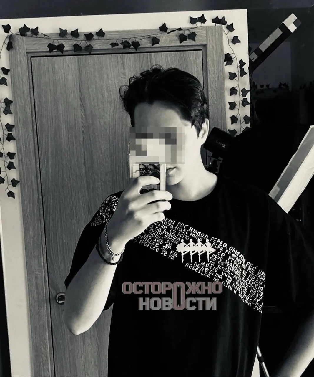 В ходе слушания по делу о снятии партии Яблоко с выборов у Верховного суда Москвы у здания образовалась очередь примерно из 5 тысяч человек; задержали 21-летнего участника за участие в несогласованной акции.