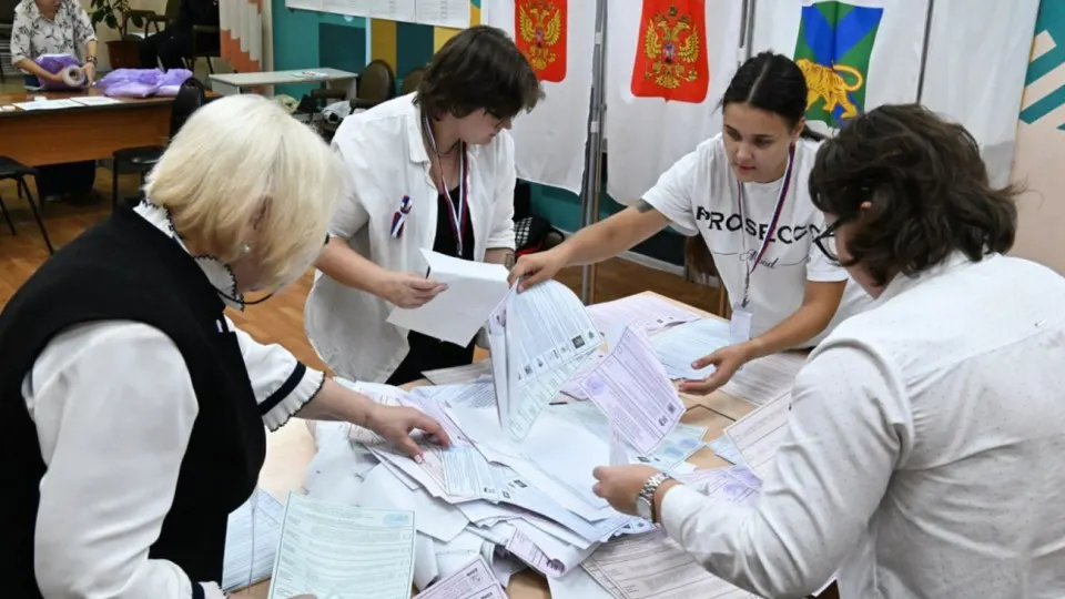 ЦИК не обнародовал полные данные по голосованию в нескольких регионах, что вызывает вопросы к проведению выборов и подогревает дискуссии среди аналитиков.