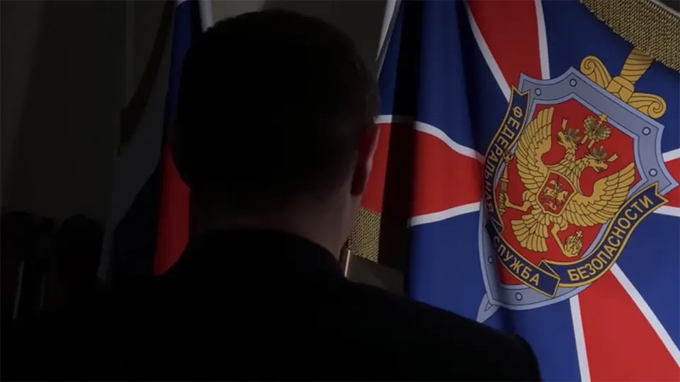 Внутри власти идёт скрытая борьба вокруг методов слежки за гражданами и развития искусственного интеллекта, что может изменить баланс сил в стране.