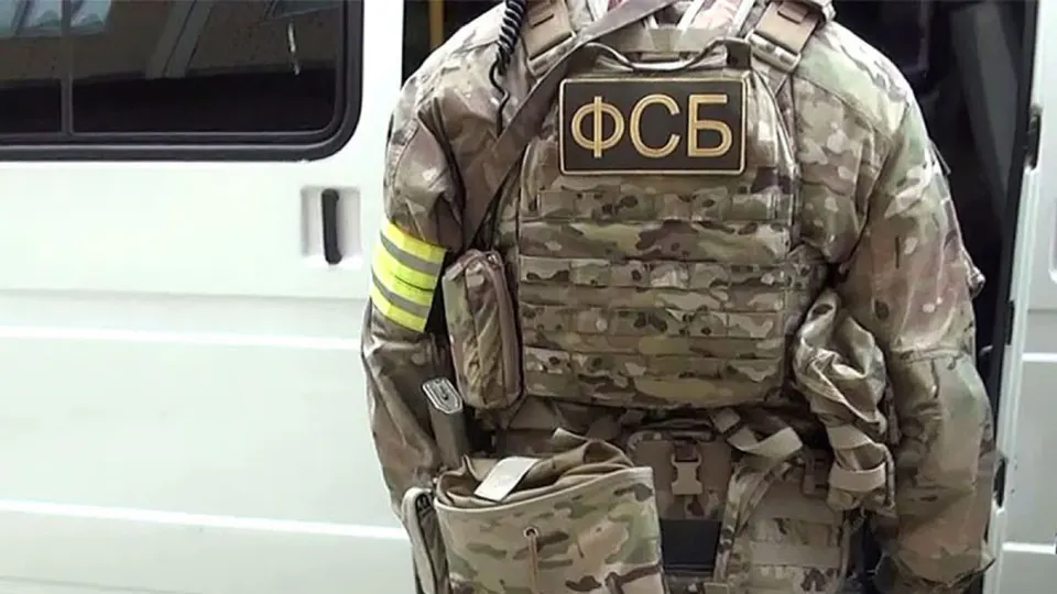 ФСБ заявила о задержании 45-летнего россиянина, подозреваемого в сборе сведений для подготовки атак на британского посла и представителей дипмиссии в Москве.