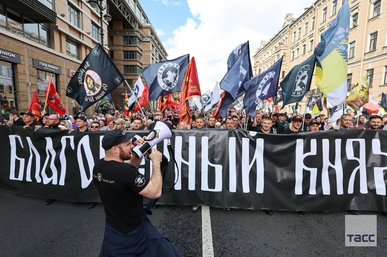 Православные молебны и перенос частиц мощей князя Дмитрия Донского прошли в Москве, Санкт‑Петербурге и других городах; участие приняли верующие и служебные структуры.