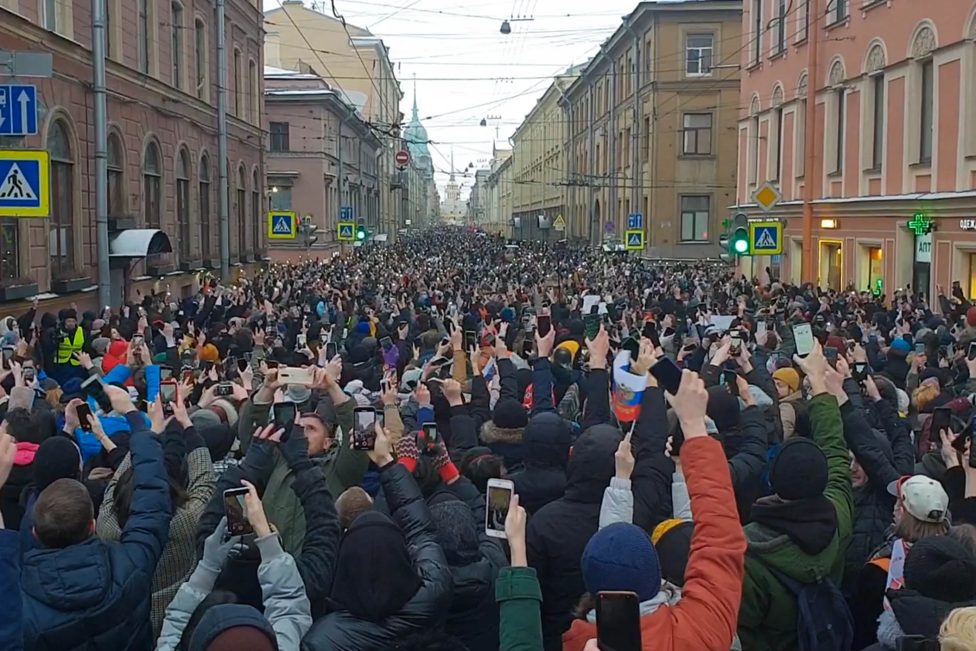 Постановление о мерах противодействия распространению COVID-19 перестанет действовать 1 октября; в столице применяются аналогичные ограничения.