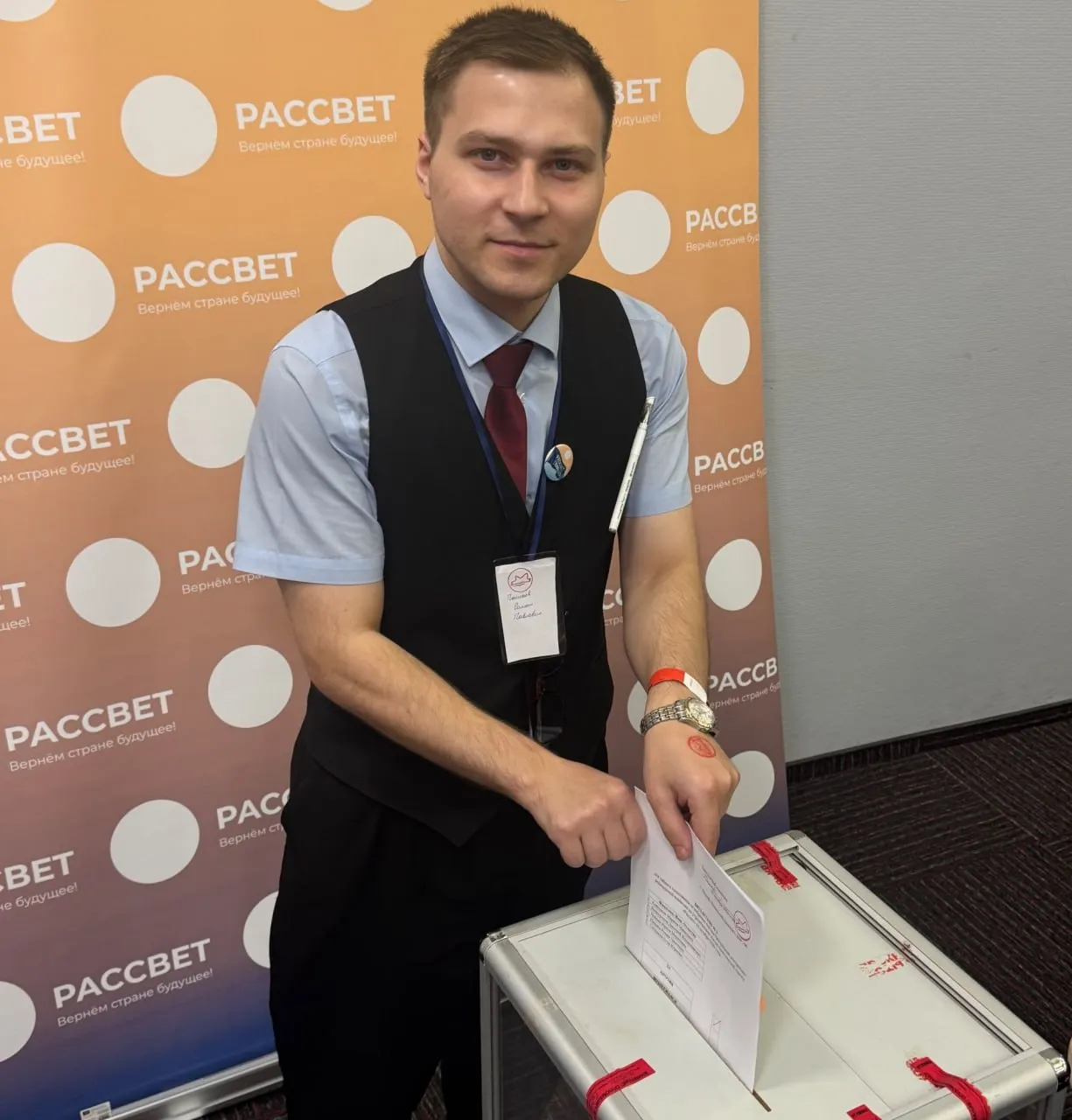 Глава тюменского отделения «Рассвета» объявил об уходе; регион продолжает акции и митинги против фальсификаций на выборах, руководство не раскрыло мотивов.