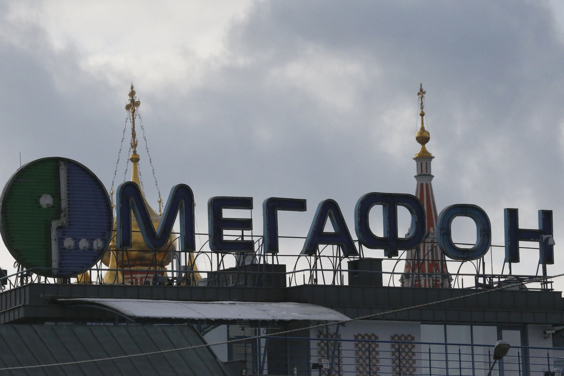 Мониторинг доступности интернета за май–октябрь зафиксировал резкие сбои у крупных операторов. Лидер по числу отключений — МегаФон; в отдельных регионах сеть была недоступна около восьми часов.