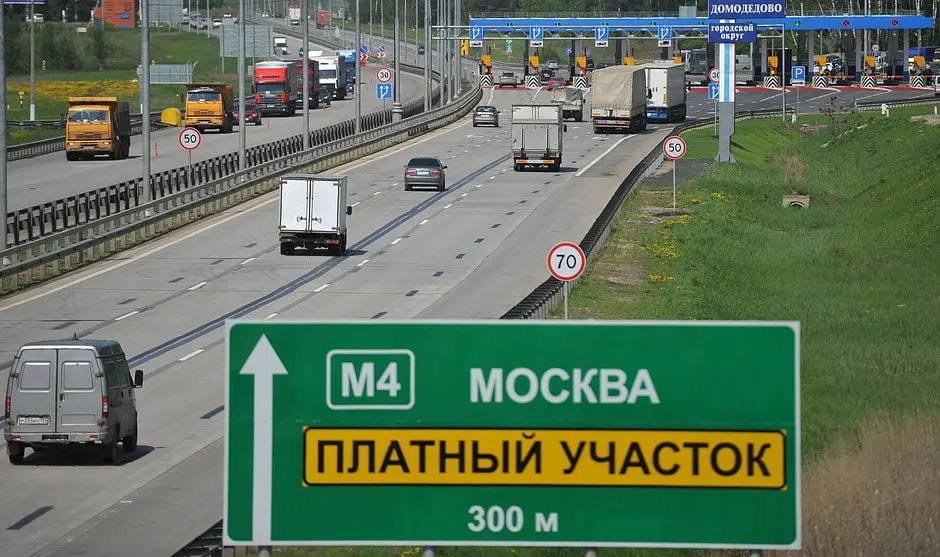 Экономист из Высшей школы экономики заявляет, что платная езда по километражу станет нормой в ближайшем десятилетии, а текущая схема финансирования дорог требует пересмотра.