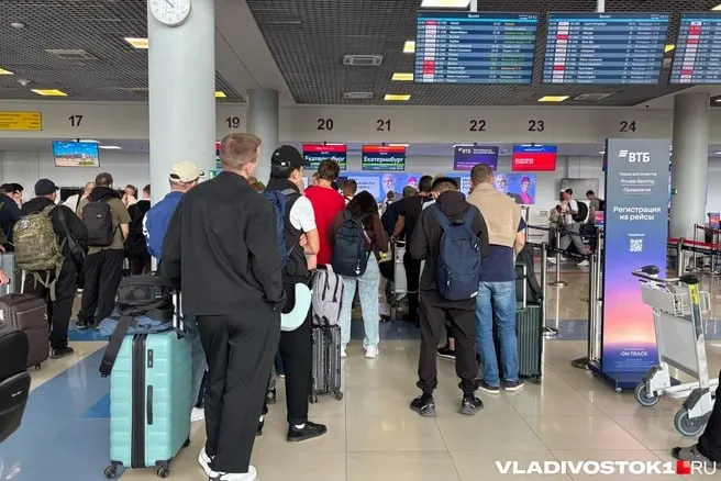 Несколько авиарейсов, вылетавших из Владивостока, задержаны на несколько часов; часть рейсов отправится дальше на следующий день.