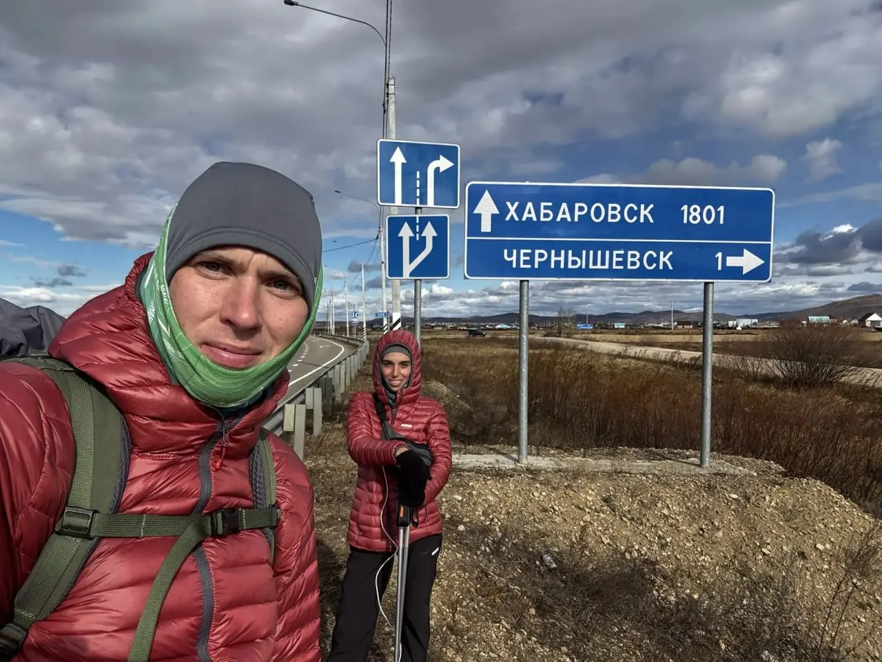 Москва продолжает пеший маршрут к Владивостоку: пройдено около 7269,98 км, до цели осталось примерно 2390 км. За неделю путь возобновился после перерыва в Чите; путешествие продолжается, сейчас пройдено примерно 6976,44 км с начала экспедиции.