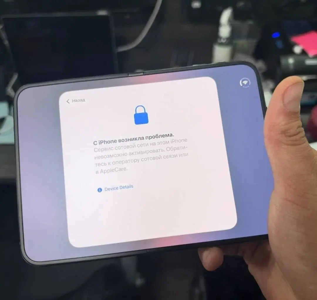 Покупатель переплатил за эксклюзивный iPhone Duo за несколько дней до старта продаж, однако Apple заблокировала устройство, активированное до релиза; перекупщики оказались в выигрыше.