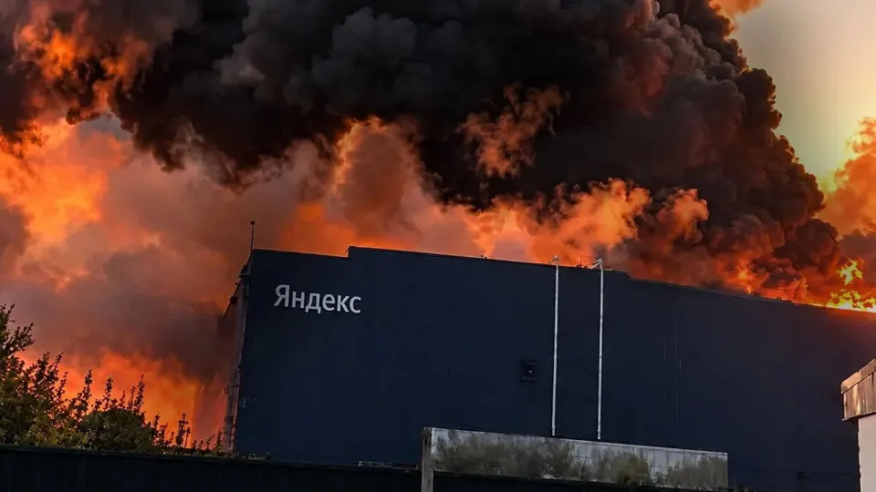Два дата‑центра Яндекса пострадали после ударов беспилотников: в Сасово полностью выведен из строя, в Калуге — частично поврежден, что вызвало перебои в сервисах.