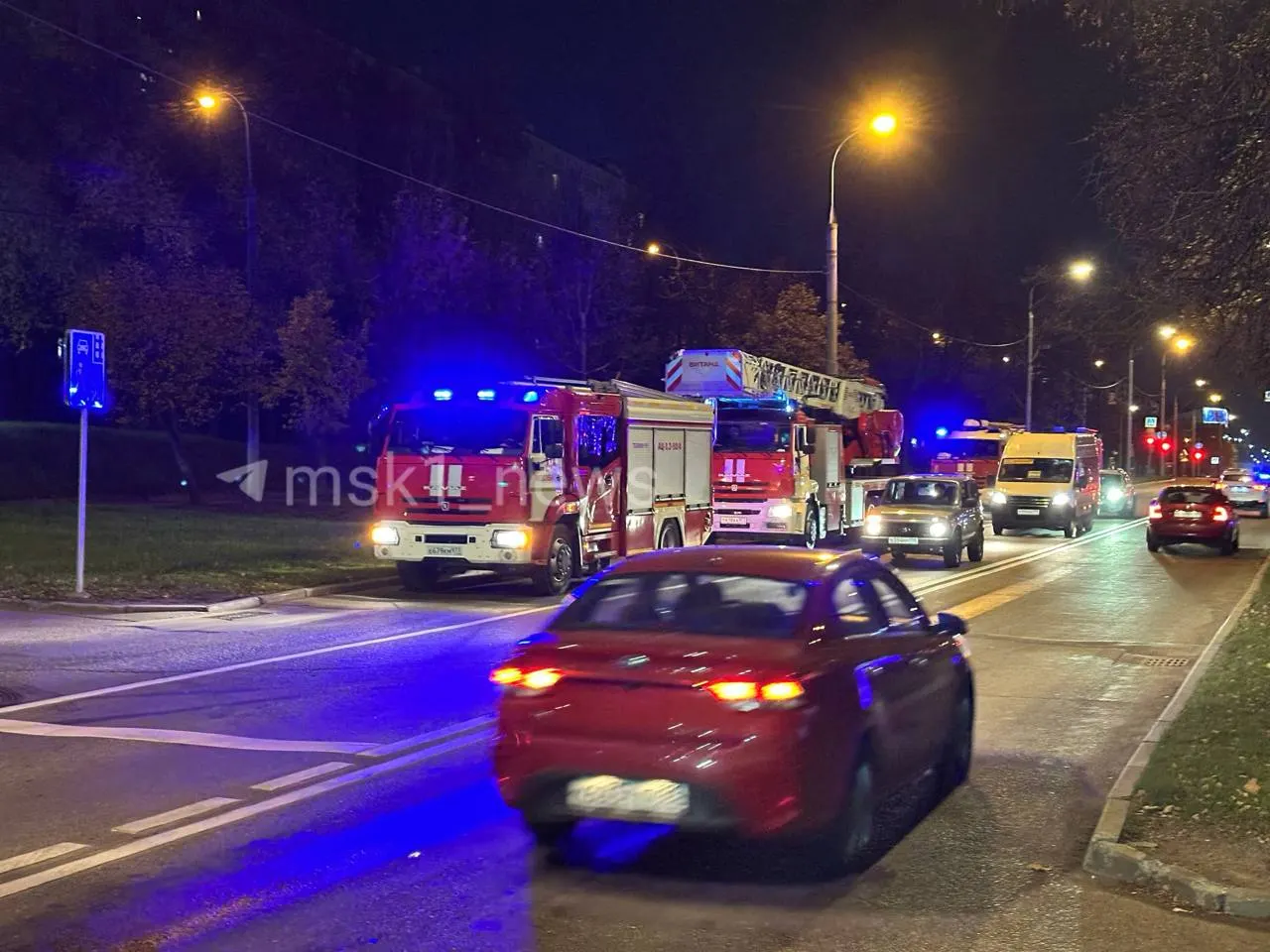 Пожар на Уральской улице в Гольяново унес одного человека; 40 жильцов эвакуированы, 6 спасены. Очаг возгорания — квартира площадью около 45 кв. м.