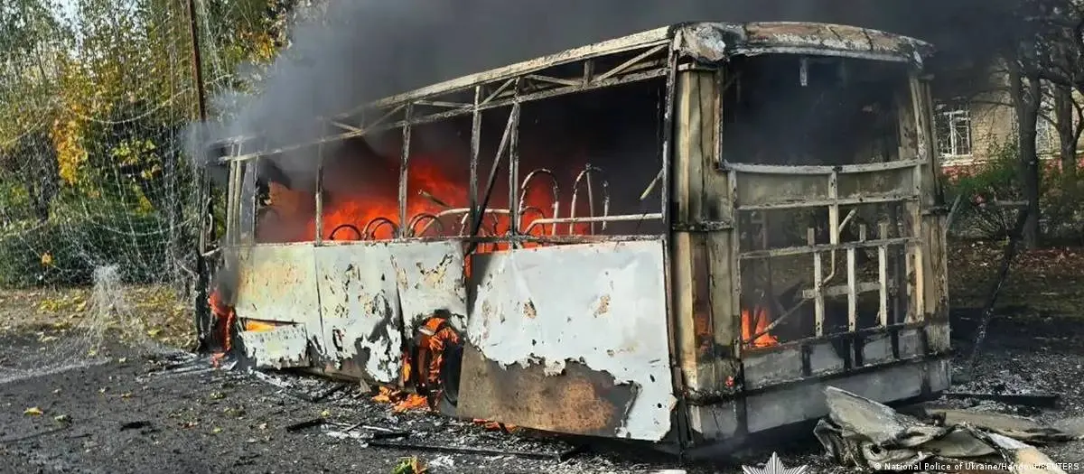 Гибель людей в Подольске и Курской области, пожар на Омском НПЗ и удары по автобусам в Краматорске и Беленьком, а также обстрелы по Киеву и Сумам.