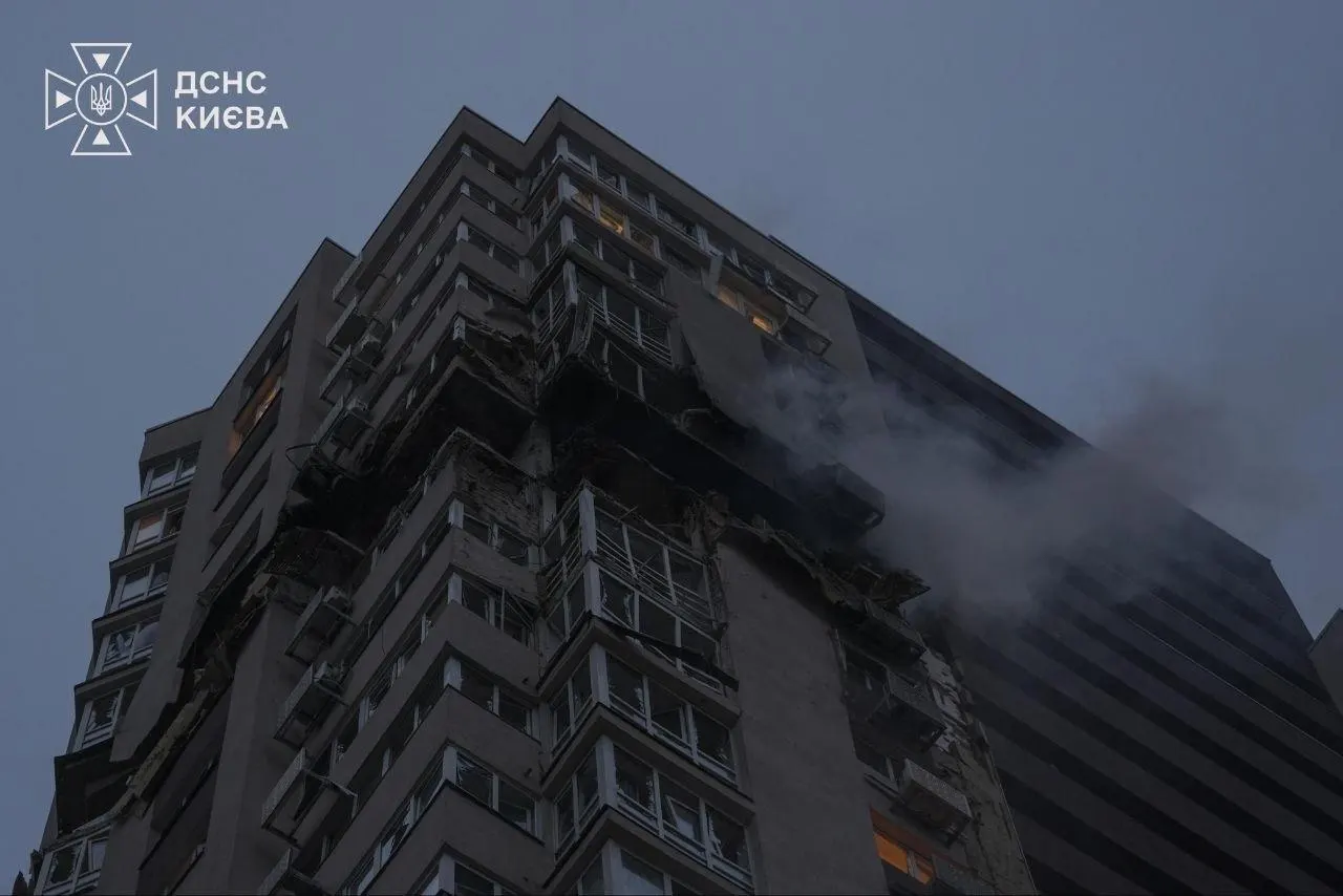 Минобороны сообщило о сбитии 373 БПЛА над несколькими регионами. Зафиксированы ранения в Белгородской области, погибшие и раненые в Брянской области, тревога в Ленинградской области, а также удары по Украине с последствиями в нескольких населённых пунктах.