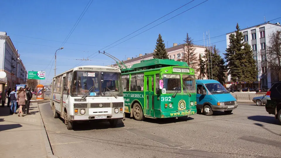 Прокуратура Ивановской области сообщает, что преступная группировка, действующая с 1990-х годов, держала под контролем пассажирские перевозки и имущество региона на сумму 6 млрд рублей.