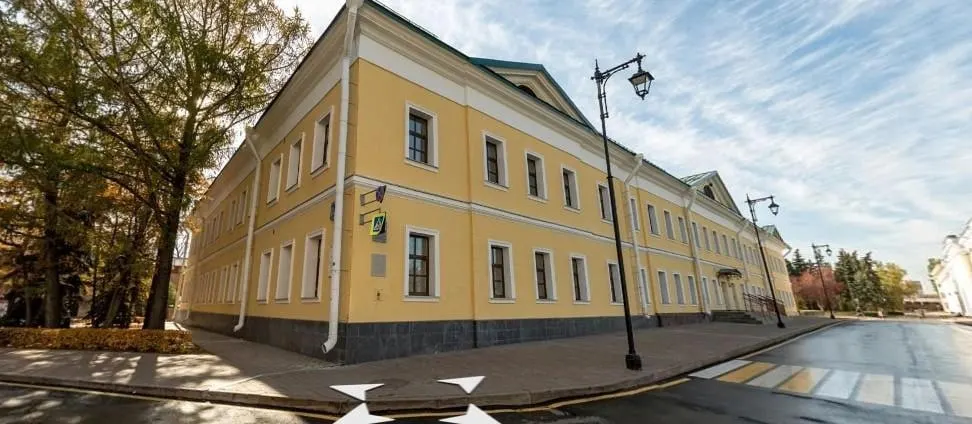 Десятый корпус Кремля продолжает реставрацию; планируется открытие экспозиции в рамках международной биеннале экологического искусства.