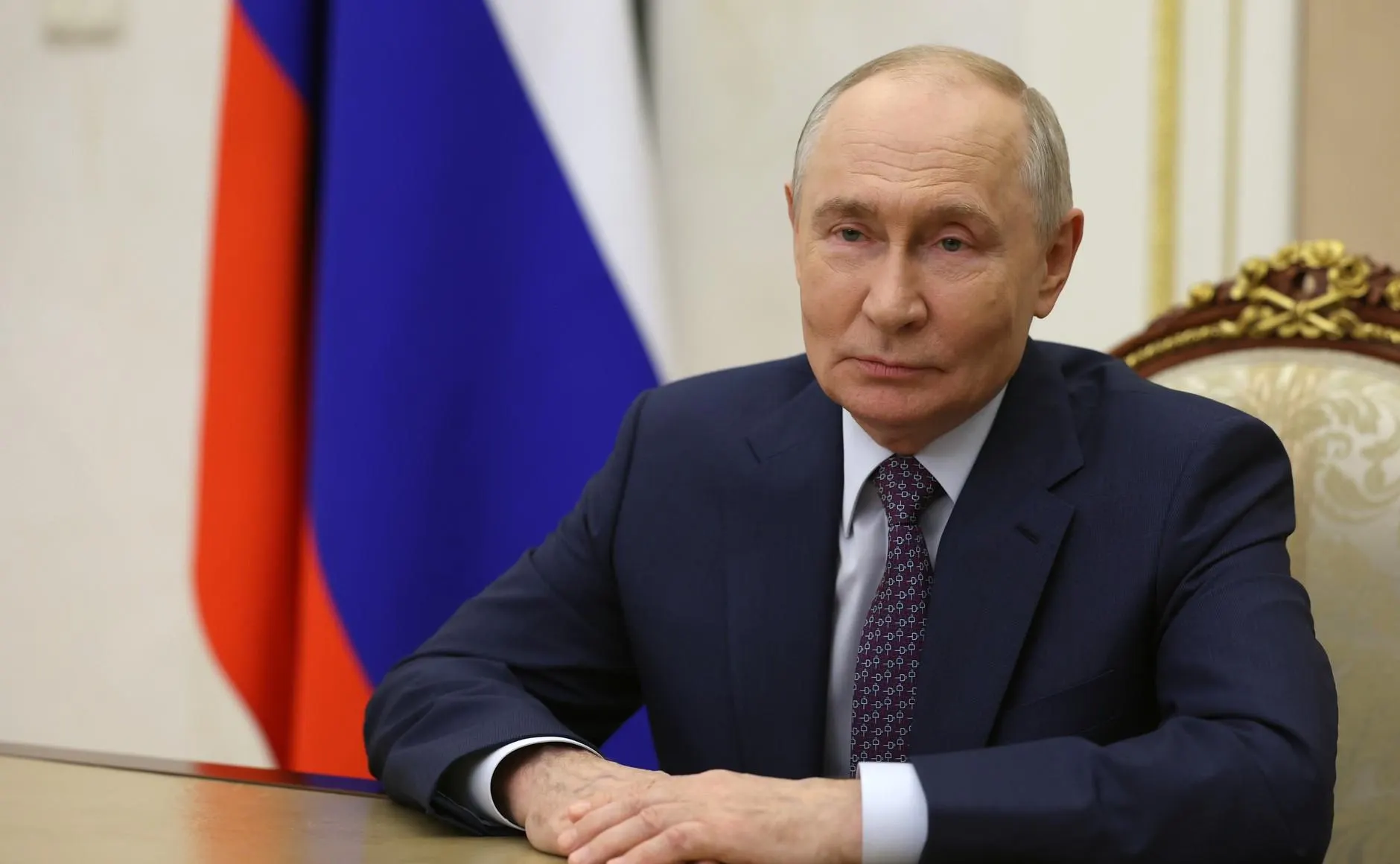 Глава государства поздравил учителей с днем учителя и отметил важность их труда для образования и будущего страны.