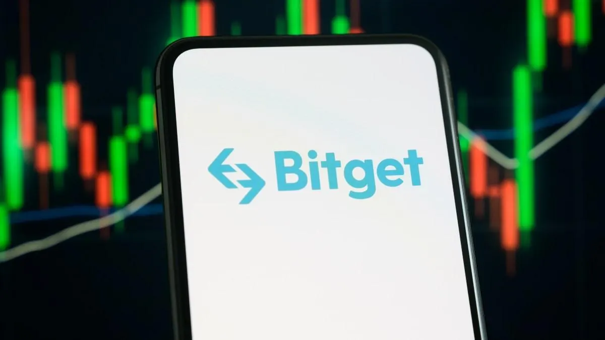 Платформа уведомляет пользователей об ограничениях, порядке вывода средств и сроках блокировок.