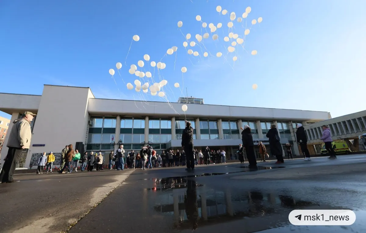 В Москве прошла памятная акция в честь годовщины захвата заложников в Театральном центре на Дубровке в 2002 году; участие родственников и пострадавших.