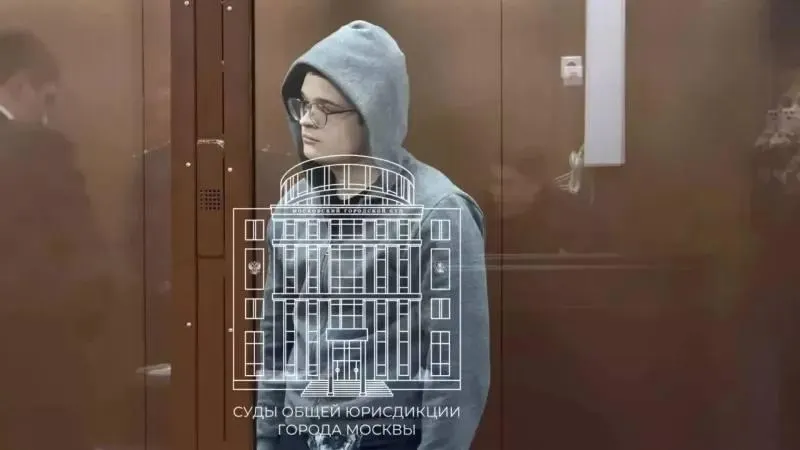 Тверской районный суд Москвы поместил 19-летнего уроженца Барнаула Дениса Фридмана под домашний арест; мера действует до 8 декабря.