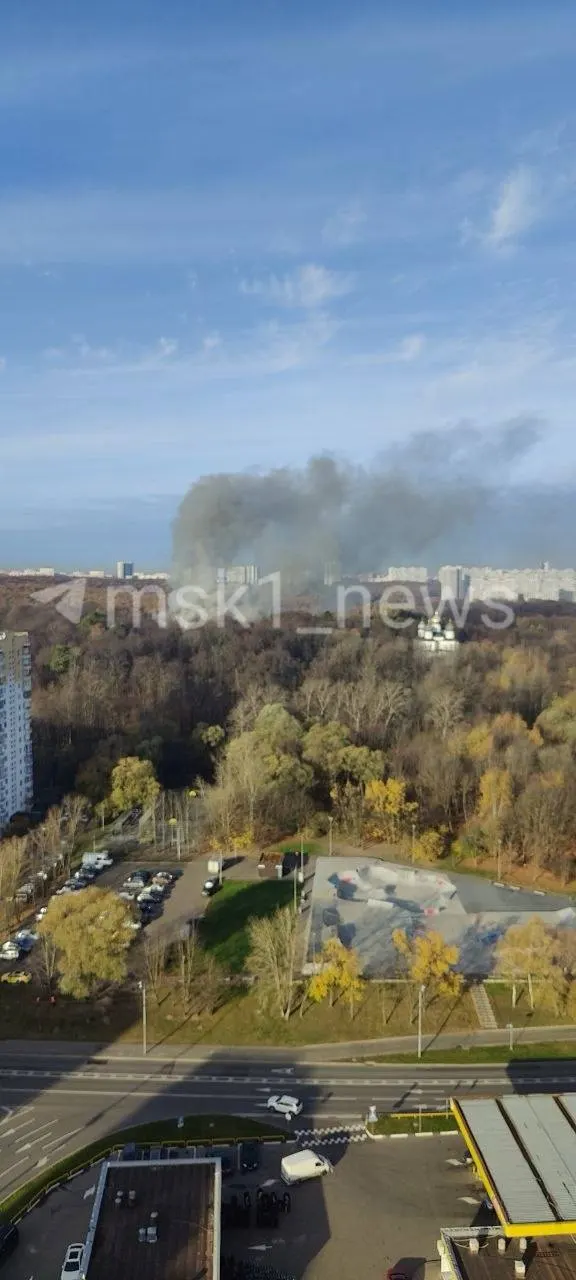 Пожарные борются с возгоранием в санаторно-оздоровительном учреждении на западе Москвы; на месте работают расчёты, очаг локализован.