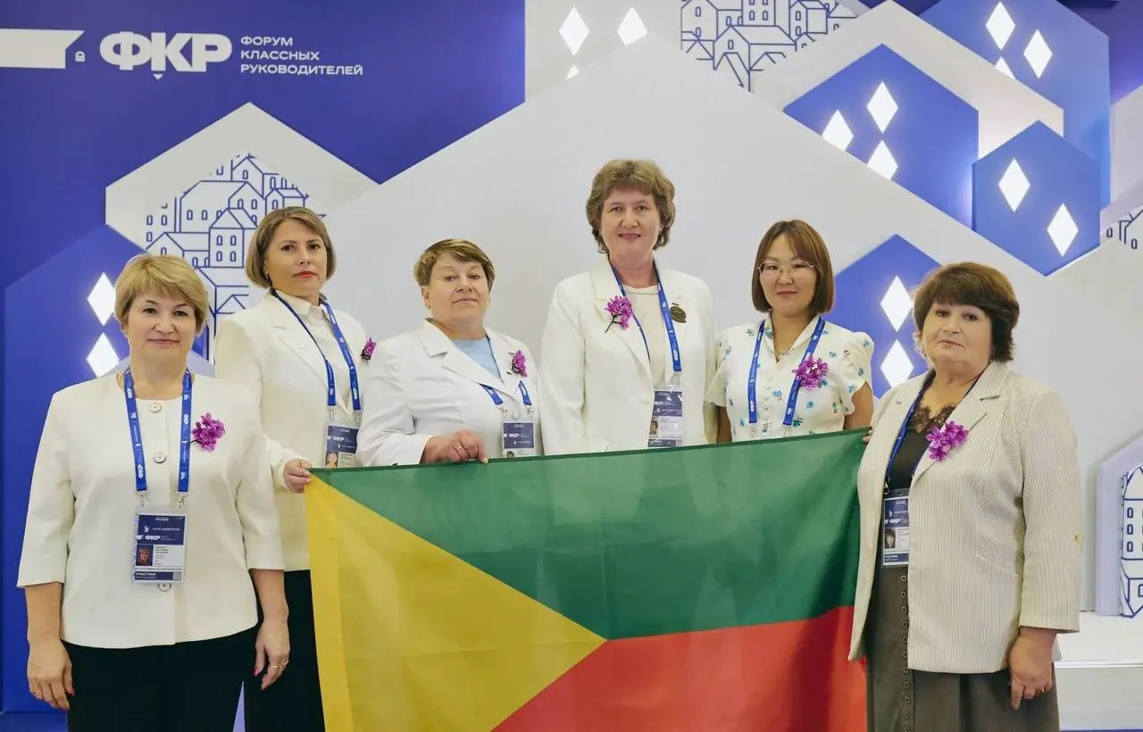 Делегация Забайкальского края вошла в состав участников форумов директоров школ и классных руководителей, проходящих в столице России, что подчеркивает важность обмена опытом и профессионального роста.