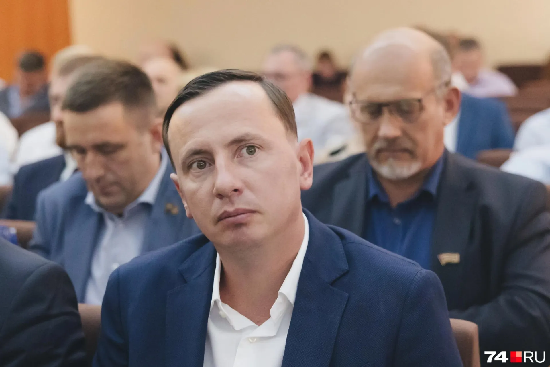 Иск об изменении причины ухода с должности подан в суд: прокуратура настаивает на фиксации утраты доверия вместо ухода по собственному желанию. Речь идёт о деле, связанном с московской квартирой и выплатой 16,4 млн рублей.