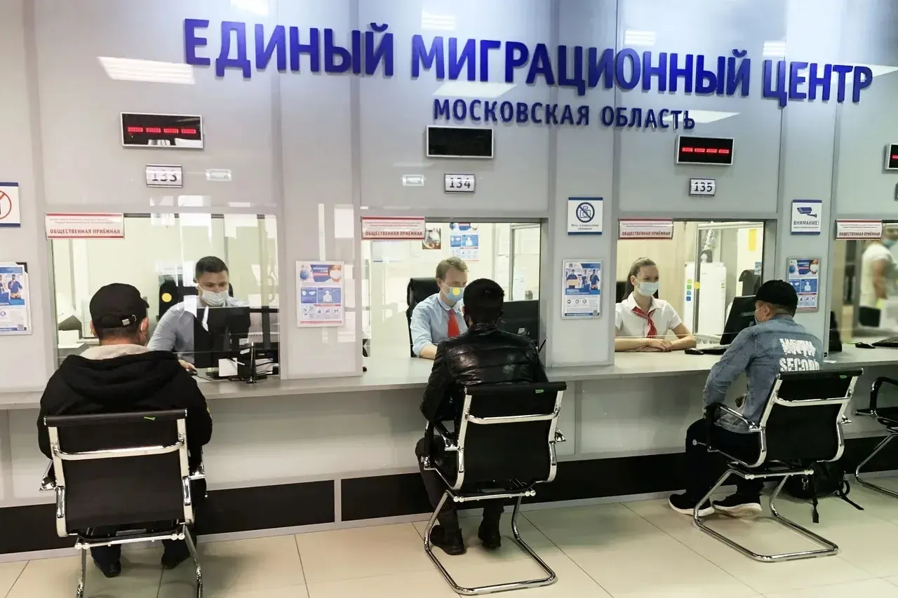 Правительство снизило квоту на выдачу РВП иностранцам на 21% в 2027 году, затронув столичные регионы и Ленинградскую область, а затем — и распределение по субъектам.