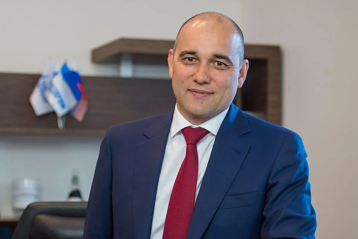 Уголовное дело против бывшего руководителя «Газпром нефтехим Салавата» прекращено по статье 78.1 УК РФ за участие в боевых действиях и получение награды. В рамках того же дела московский суд рассмотрел гражданский иск о возмещении ущерба.