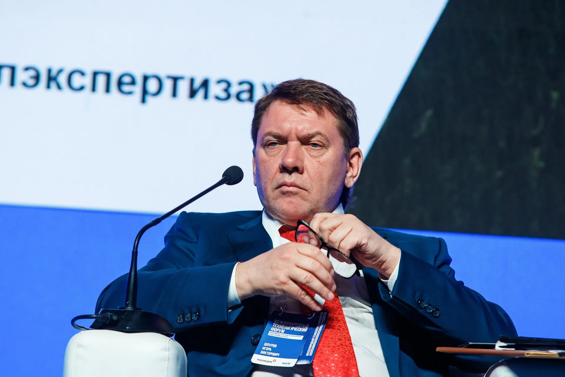 В Москве задержан Игорь Шпуров, глава ГКЗ, по подозрению в получении взятки крупного размера; следственные действия продолжаются.