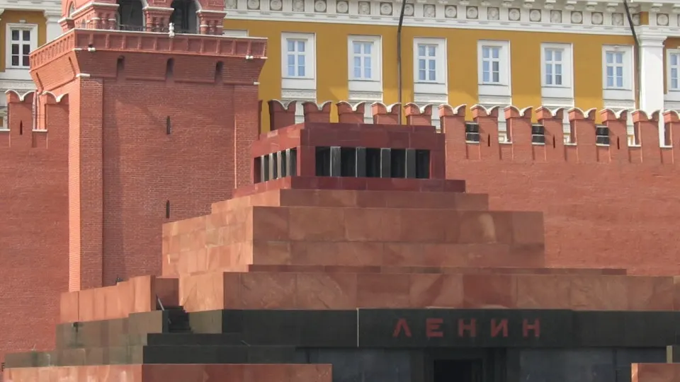 Столичные меры безопасности ужесточаются: развернуты дополнительные контуры ПВО, создаются мобилизационные отряды и принимаются меры по охране критически важных объектов после ночных налётов беспилотников.
