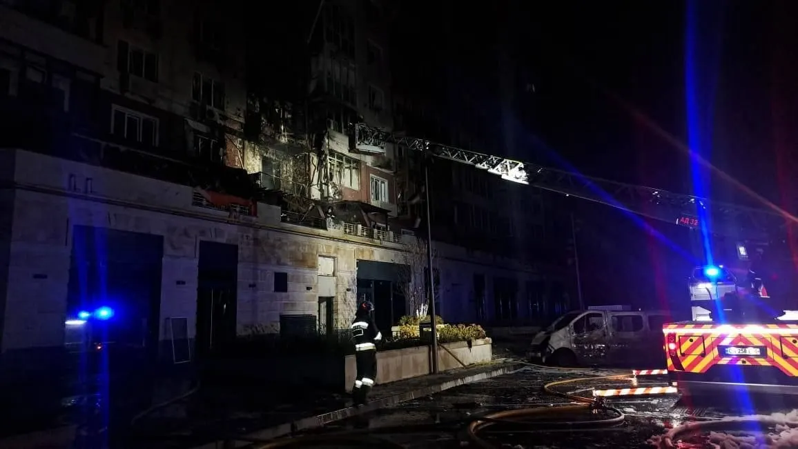 В выпуске — новые ранения и повреждения в нескольких регионах, крупный пожар под Москвой, а также международные и политические моменты.