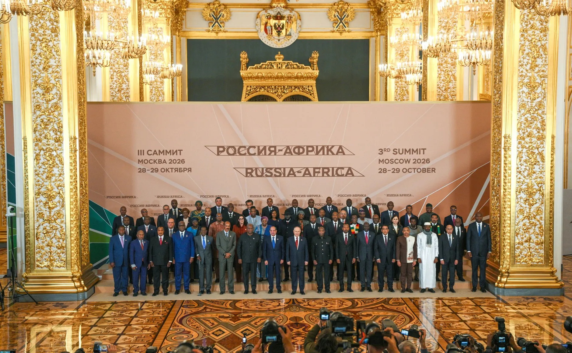 Лидеры обсудили партнёрство с Африкой, перенос производств, расширение поставок продовольствия и образование африканских студентов. Акцент сделан на суверенности, технологиях и безопасности.